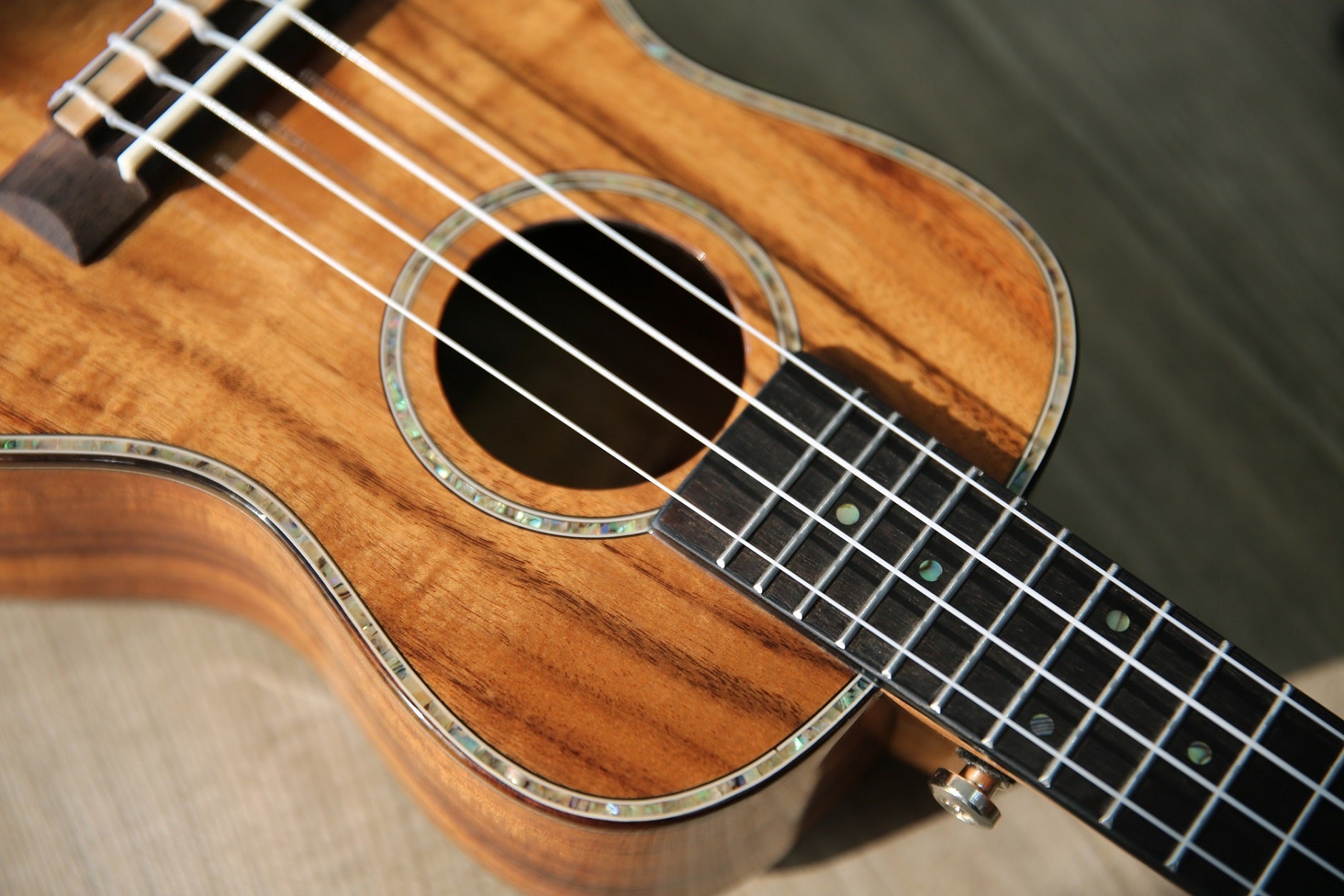 hricane acacia wood ukulele with glossy finished
